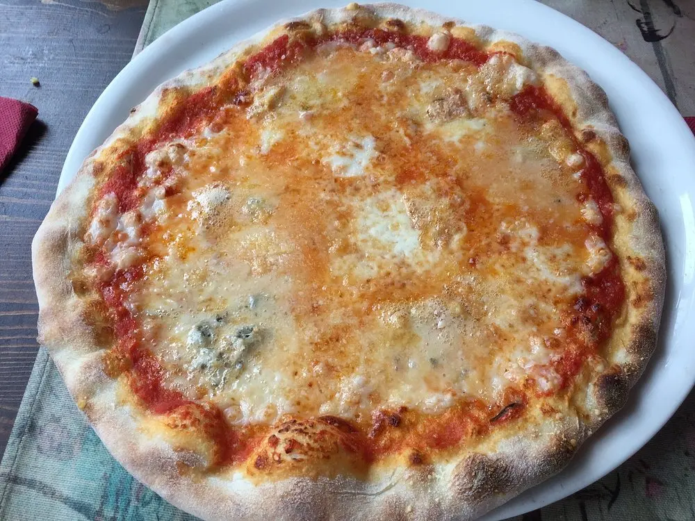Pizza 4 formaggi