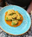 Tortelli verdi ripieni di carne brasata, su crema di carote e grana croccante 